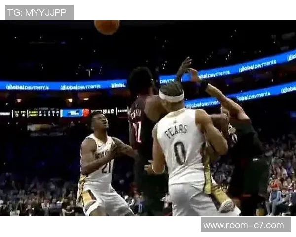 怒火中烧纳斯对球权判罚不满当场对裁判怒吼不止